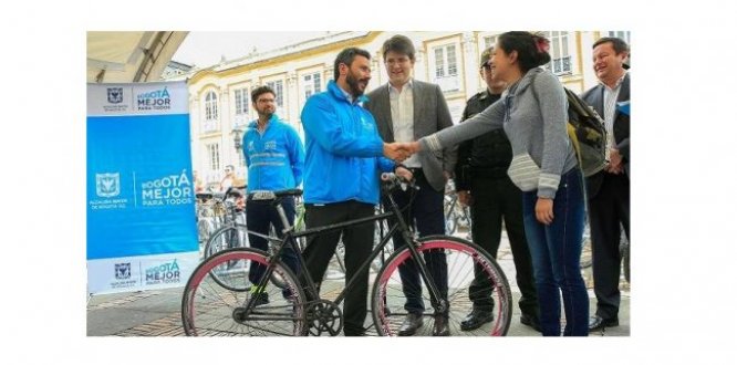 Imagen de entregaton de bicicletas