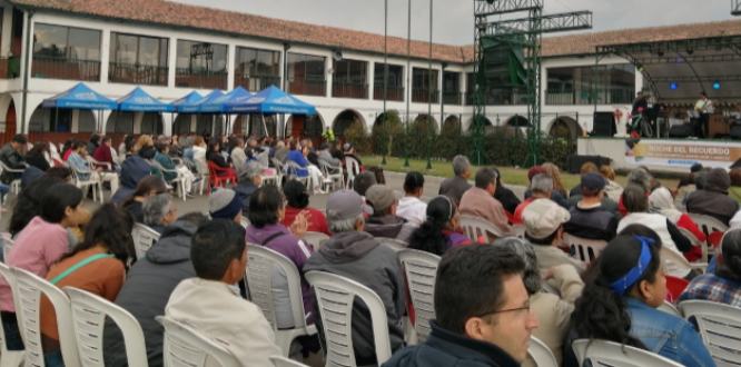 Personas en evento de Alcaldía Local