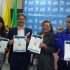 Foto de los cuatro líderes que recibieron reocnocimiento, en el auditorio de la nueva sede de la Alcaldía