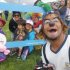 Payasos y niños felices